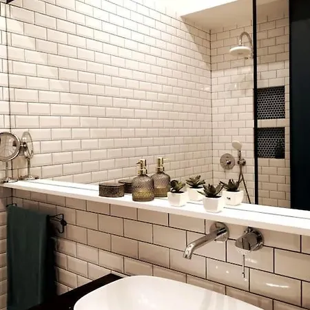 Simona's Old Town / Free Parking