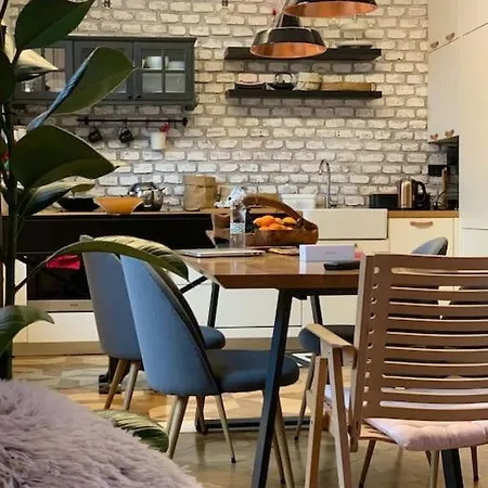 Simona's Old Town / Free Parking Apartman *